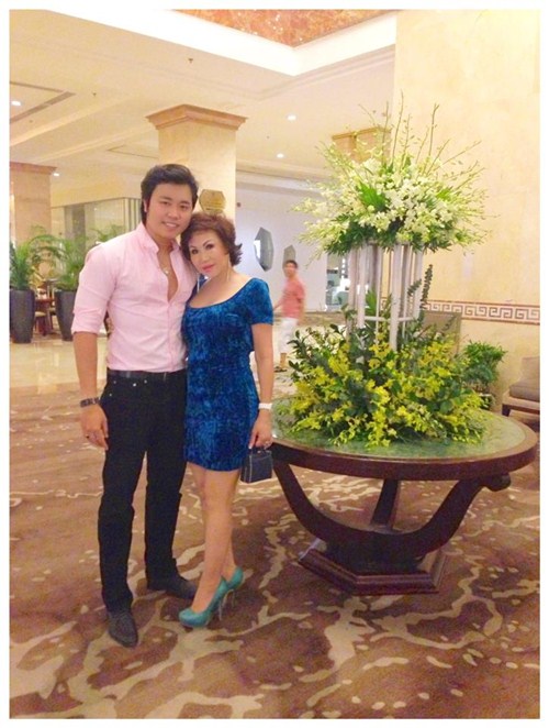 Vũ Hoàng Việt, Yvonne Thúy Hoàng
