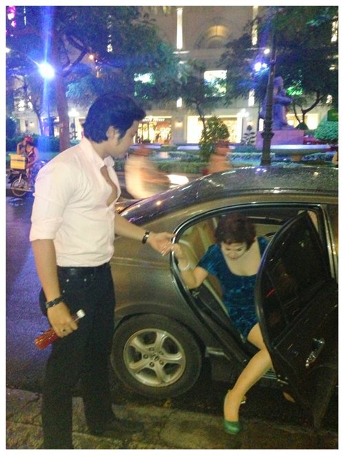 Vũ Hoàng Việt, Yvonne Thúy Hoàng