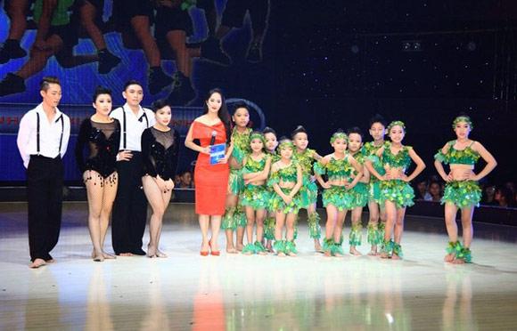 Khánh Thi,Nữ hoàng Dancesport,Đạo diễn Quang Dũng