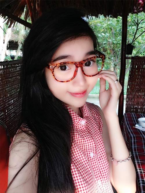 Elly Trần,Elly Trần phẫu thuật thẩm mỹ,Hot girl Việt