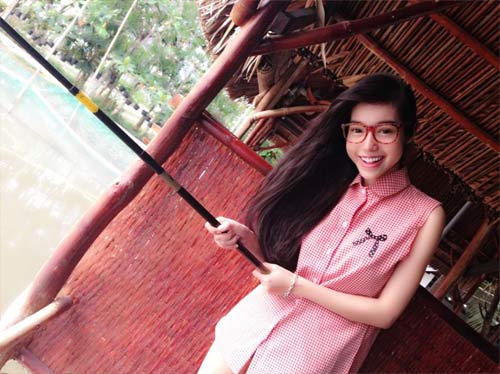 Elly Trần,Elly Trần phẫu thuật thẩm mỹ,Hot girl Việt