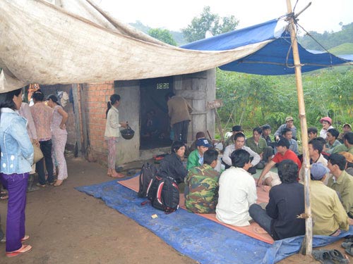 2 cháu bé bị giết,Giết 2 cháu bé trên rẫy,Dùng rìu giết 2 cháu bé,Án mạng thương tâm