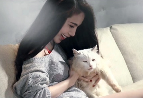 Thủy Tiên,MV Mãi thuộc về anh,Ca sĩ Thủy Tiên
