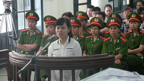 Lừa đảo chiếm đoạt tài sản,Lừa đảo hàng trăm tỷ,Lừa mua bảo hiểm,Lừa đảo hàng loạt