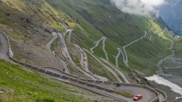 Đèo Stelvio,Ý,Transfagarasan,Romania,Đường Lysebotn,Na Uy,Đường núi Jebel Hafeet,Các tiểu Vương quốc Ả-Rập thống nhất (UAE),Col de Turini,Pháp