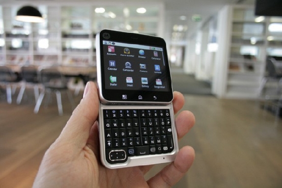 LG Migo,LG Voyager,Motorola ROKR,Motorola Flipout,Motorola Kin,Firefly, Pantech C300,Motorola Pebl