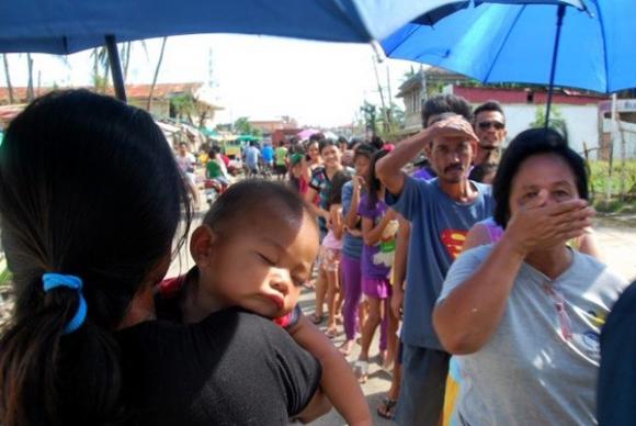 trẻ em Philippines,sau bão,sau bão hải yến,cái đói,cái khát
