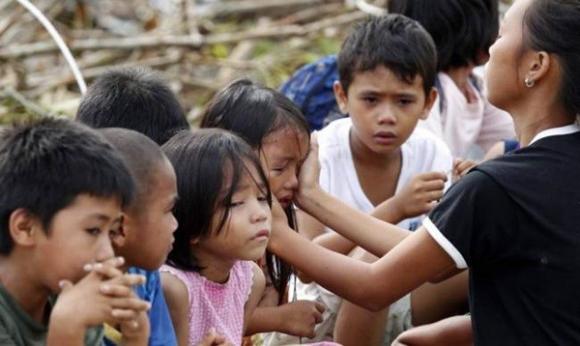 trẻ em Philippines,sau bão,sau bão hải yến,cái đói,cái khát