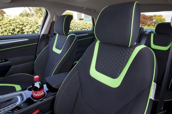 PlantBottle,Coca-Cola,ghế,tựa đầu,ốp cửa,nóc xe,rèm chắn nắng trong Ford Fusion