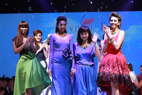 Hà Anh,Hoàng Yến,Trang Trần,Scandal sao việt