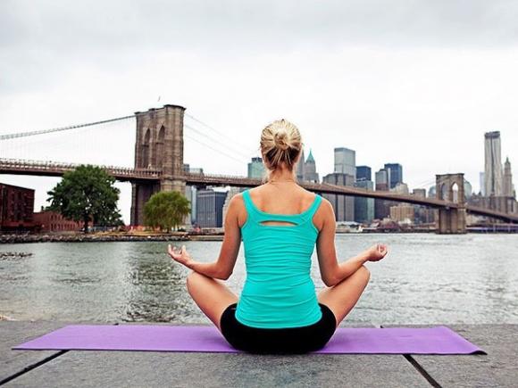 bí quyết khỏe manh,sức khỏe tốt,ít ôm,yoga,ăn sữa chua,không ngồi lâu,giao tiếp,nhiều bạn,tắm nước lạnh,sức khỏe