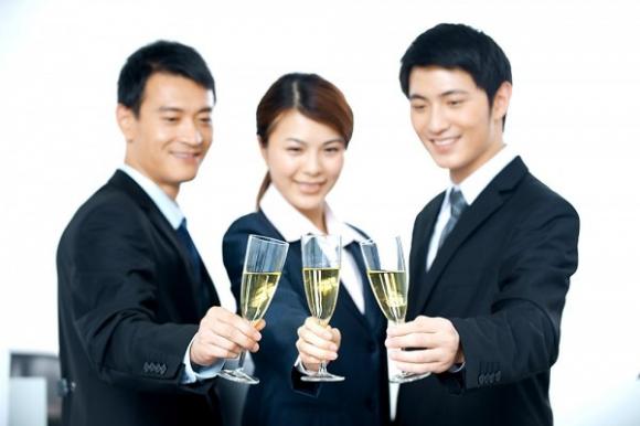 tất niên,tiệc tất niên,công sở,đồng nghiệp,facebook