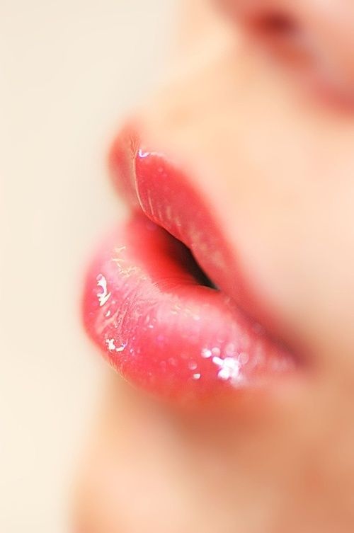 môi nứt nẻ,bong tróc,khô hanh,mùa đông