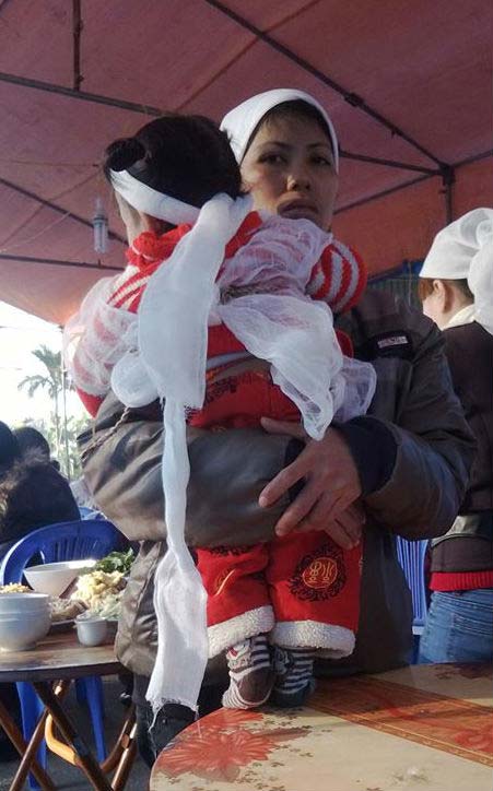 Xác chết cởi trần,Xác chết ngoài cánh đồng,Xác nam thanh niên