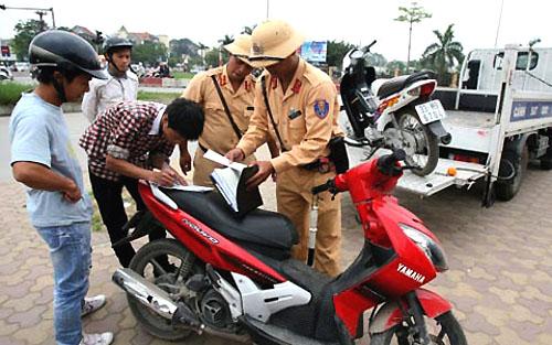 Vi phạm giao thông,Quy định oái oăm,Phạt xe không chính chủ,Thu phí giao dịch ATM nội mạng