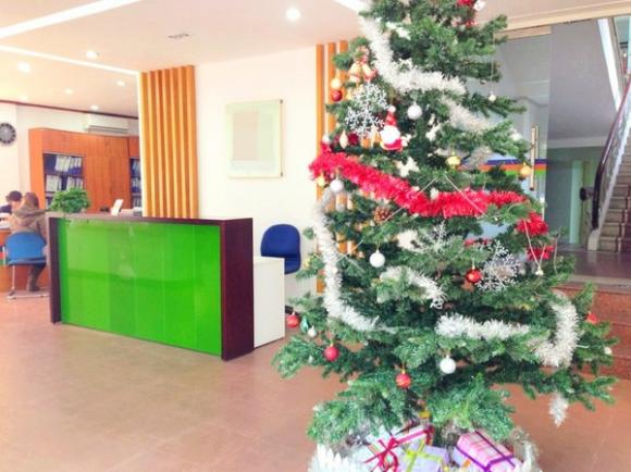 ngày Noel,không khí nô nức,cuối năm,công sở,đồng nghiệp