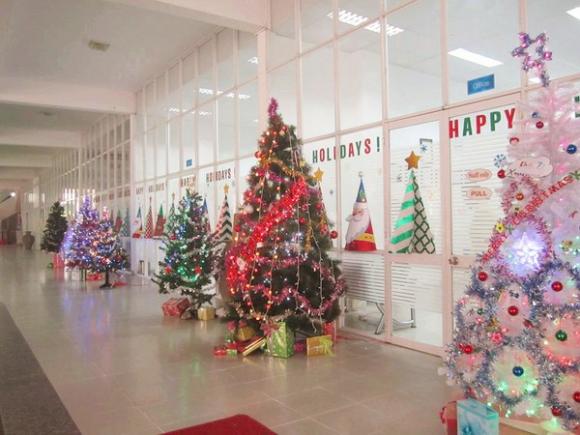 ngày Noel,không khí nô nức,cuối năm,công sở,đồng nghiệp