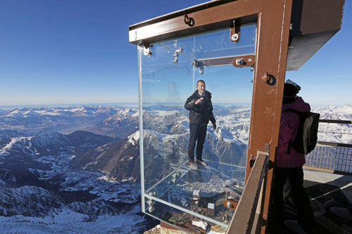 Nóc nhà của châu Âu,Step Into The Void,Núi Aiguille du Midi
