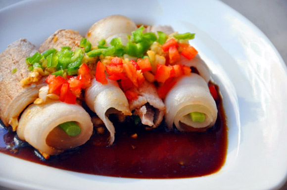 Món ăn ngon,Thịt lợn cuốn sốt tỏi
