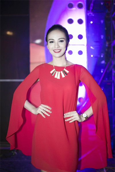 Thời trang sao việt,Ngọc Trinh,Hoàng Thùy Linh,Thụy Vân,Trương Ngọc Ánh