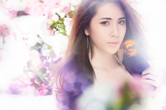 Showbiz việt,Showbiz Việt 2012,Ngọc Trinh,Thủy Tiên,Hương Tràm