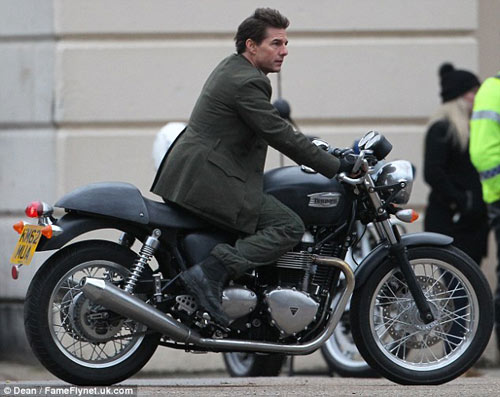 Tom Cruise 2013,Triumph Thruxton,All You Need Is Kill