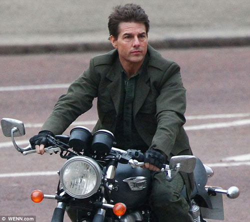 Tom Cruise 2013,Triumph Thruxton,All You Need Is Kill