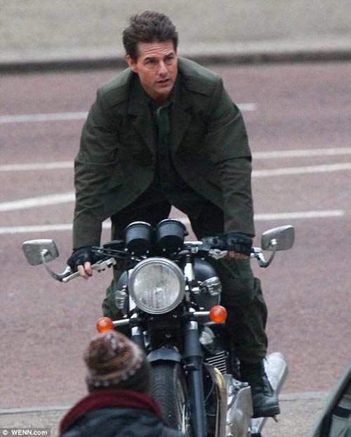 Tom Cruise 2013,Triumph Thruxton,All You Need Is Kill