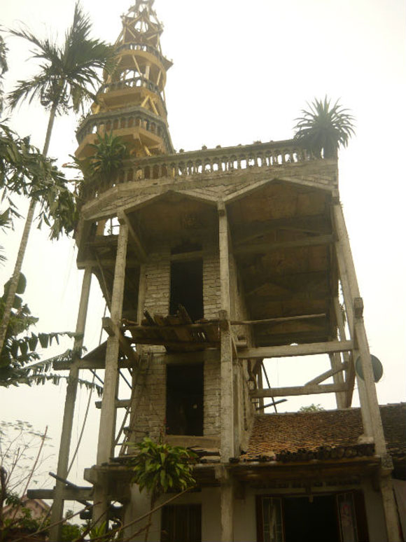 Chuyện lạ,Căn nhà kỳ quái tại nghệ an,Căn nhà kỳ quái xây 24 năm,Nhà kỳ quái ở Việt nam