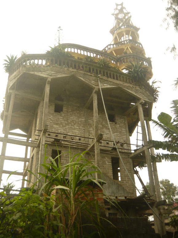 Chuyện lạ,Căn nhà kỳ quái tại nghệ an,Căn nhà kỳ quái xây 24 năm,Nhà kỳ quái ở Việt nam