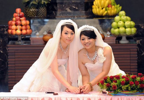 Chuyện lạ 4 phương,chuyện lạ thế giới,phi thường,Đám cưới đồng tính