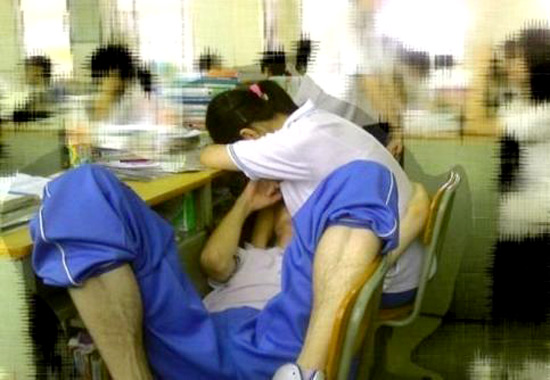 Lối sống trẻ,yêu nơi công cộng,giới trẻ ngày nay