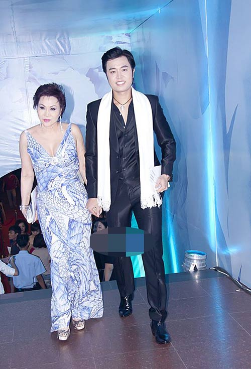 Vũ Hoàng Việt 2013,top 5 Siêu mẫu Việt Nam 2011,Người mẫu Vũ Hoàng Việt,Yvonne Thúy Hoàng