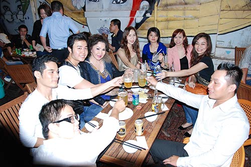 Vũ Hoàng Việt 2013,top 5 Siêu mẫu Việt Nam 2011,Người mẫu Vũ Hoàng Việt,Yvonne Thúy Hoàng