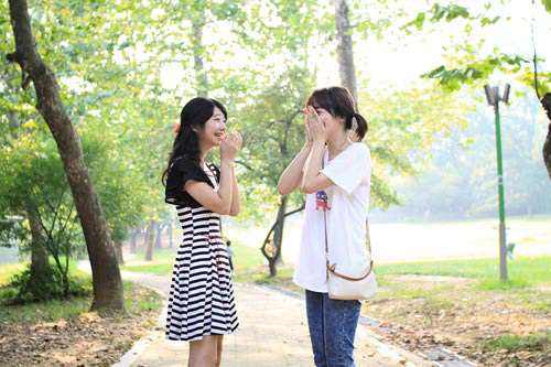 Em gái bị les,Đồng tính,Les