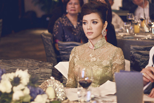 Lý Nhã Kỳ 2013,Đại sứ du lịch 2012,Đại sứ du lịch 2013,Diễn viên Lan Phương