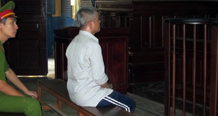 Đổ xăng thiêu con dâu,Bố thiêu con dâu,Đổ xăng thiêu con trai,Bố thiêu con trai,Thiêu sống con