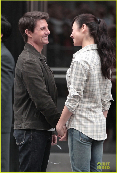 Olga Kurylenko,Katie Holmes,Tom Cruise