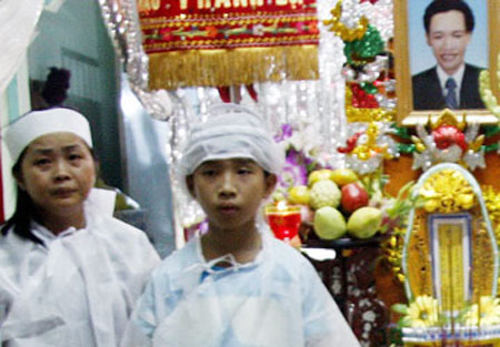 Vụ án giết người,Án mạng thương tâm,Cảnh sất đánh người