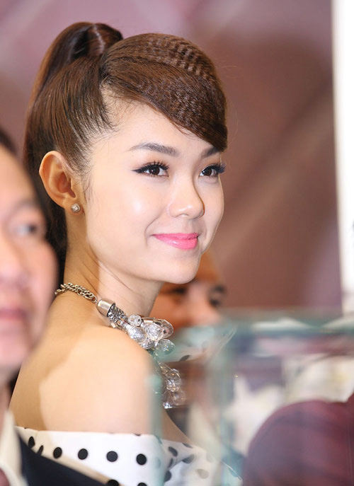Thời trang sao,Mỹ nhân việt,Phong cách sao việt,Ca sĩ Minh Hằng