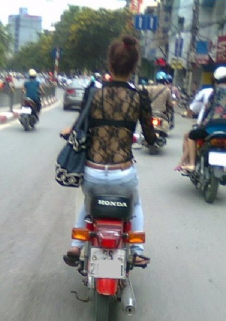 Lối sống trẻ,Giới trẻ khoe thân,Trào lưu khoe hàng