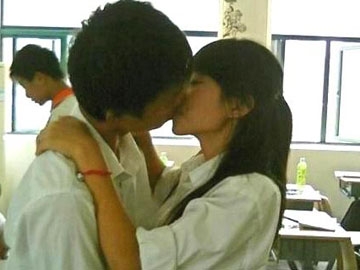 Học sinh diễn cảnh nóng,Học trò thời nay,Lối sống trẻ