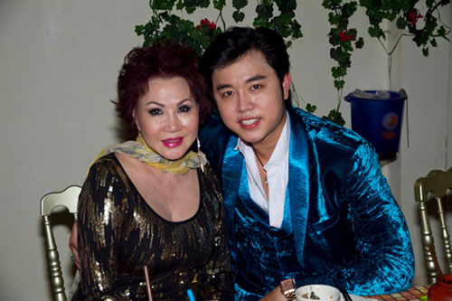 Vũ Hoàng Việt 2013,top 5 Siêu mẫu Việt Nam 2011,Người mẫu Vũ Hoàng Việt,Yvonne Thúy Hoàng