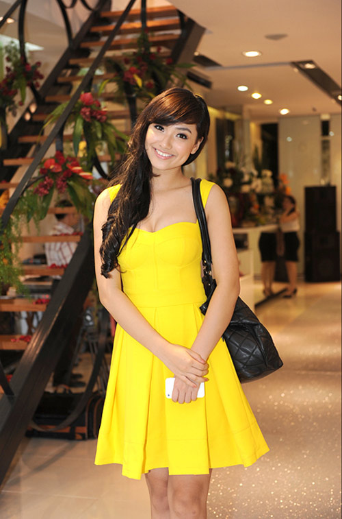 Thời trang sao việt,Thời trang sao,Mỹ nhân Việt,Ngọc Trinh,Thanh Hằng,Tăng Thanh Hà,Hồ Ngọc Hà