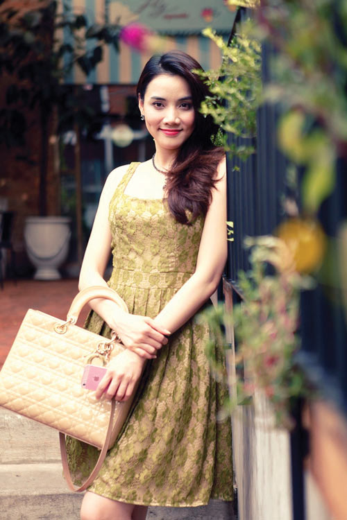Mỹ nhân việt,Phụ kiện của sao việt,Túi nhỏ clutch,giày Christian Louboutin,túi xách Dior,huy hiệu Chanel,đồng hồ Rolex