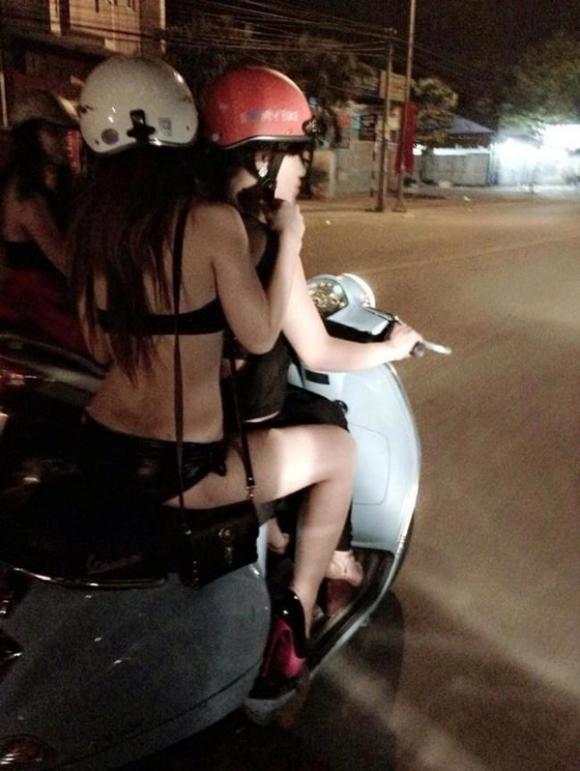 Lối sống trẻ,Giới trẻ khoe thân,Trào lưu khoe hàng,Thiếu nữ việt