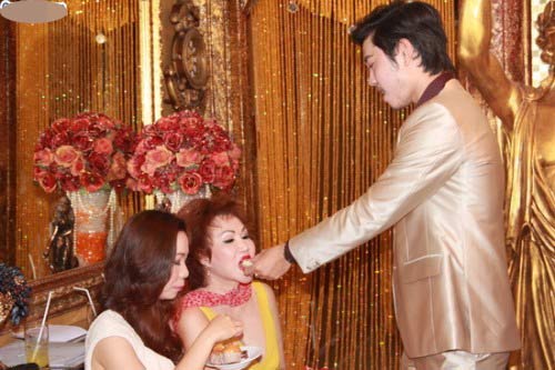 Vũ Hoàng Việt 2013,Hiệp Gà 2013,Danh hài Hiệp Gà,Người mẫu Vũ Hoàng Việt,Yvonne Thúy Hoàng