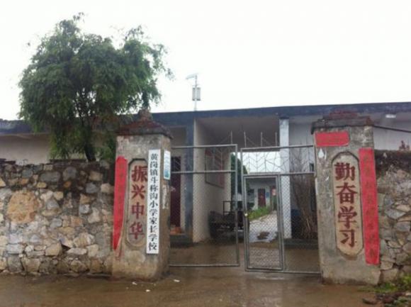 yêu râu xanh,hãm hiếp,cưỡng bức,hiếp dâm trẻ em,thầy giáo hiếp dâm học sinh