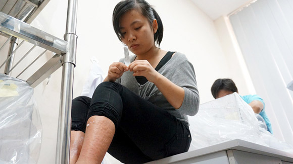 Trại nuôi muỗi,Nuôi muỗi,Cho muỗi uống máu