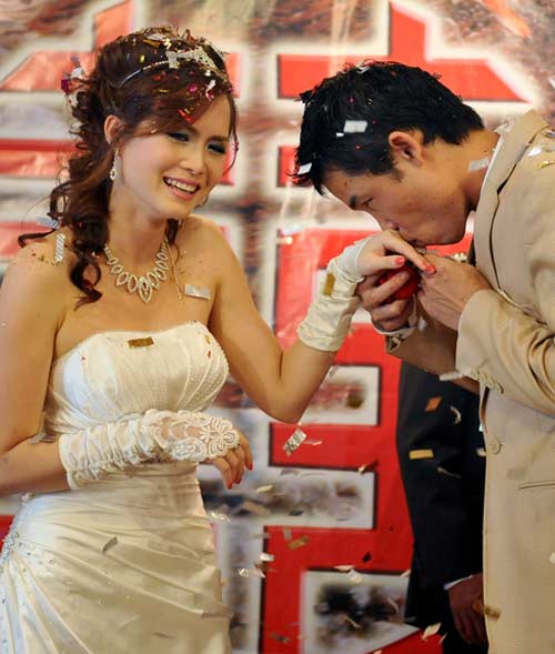 Showbiz Việt,Bằng Kiều,Trizzie Phương Trinh,Jennifer Phạm,Ca sĩ Quang Dũng